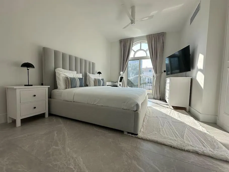Holiday home 5 Bedroom 5 Star Golf Course Villa Dubai United Arab Emirates