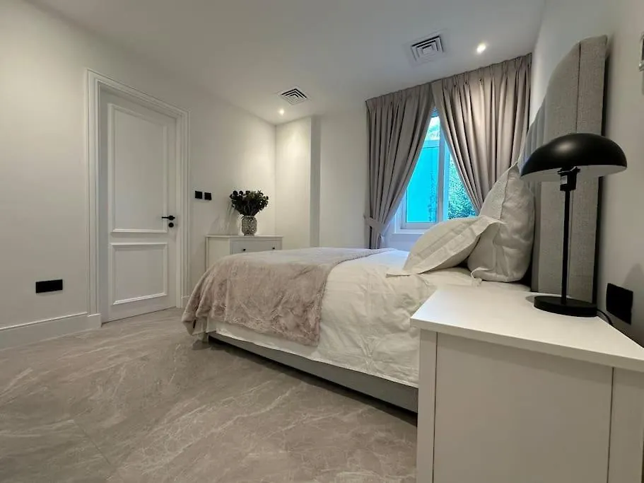 5 Bedroom 5 Star Golf Course Villa Dubai Holiday home