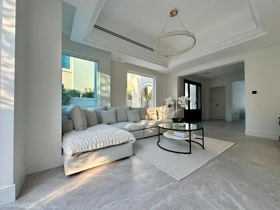Holiday home 5 Bedroom 5 Star Golf Course Villa Dubai