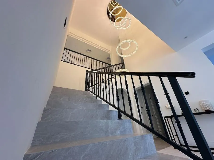Holiday home 5 Bedroom 5 Star Golf Course Villa Dubai United Arab Emirates